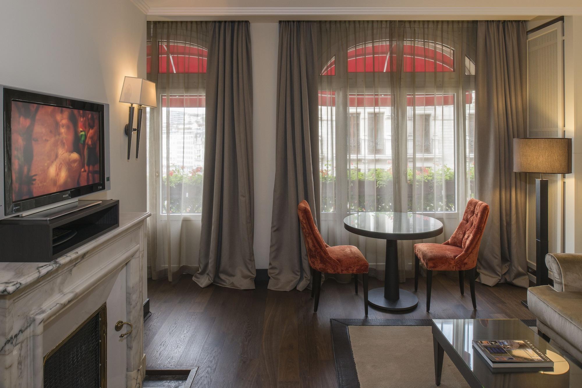 Lausanne Palace Ngoại thất bức ảnh A suite at the hotel