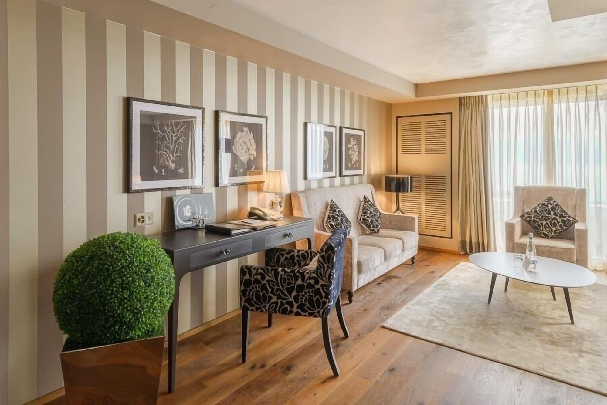 Lausanne Palace Ngoại thất bức ảnh A suite at the Hotel de la Paix
