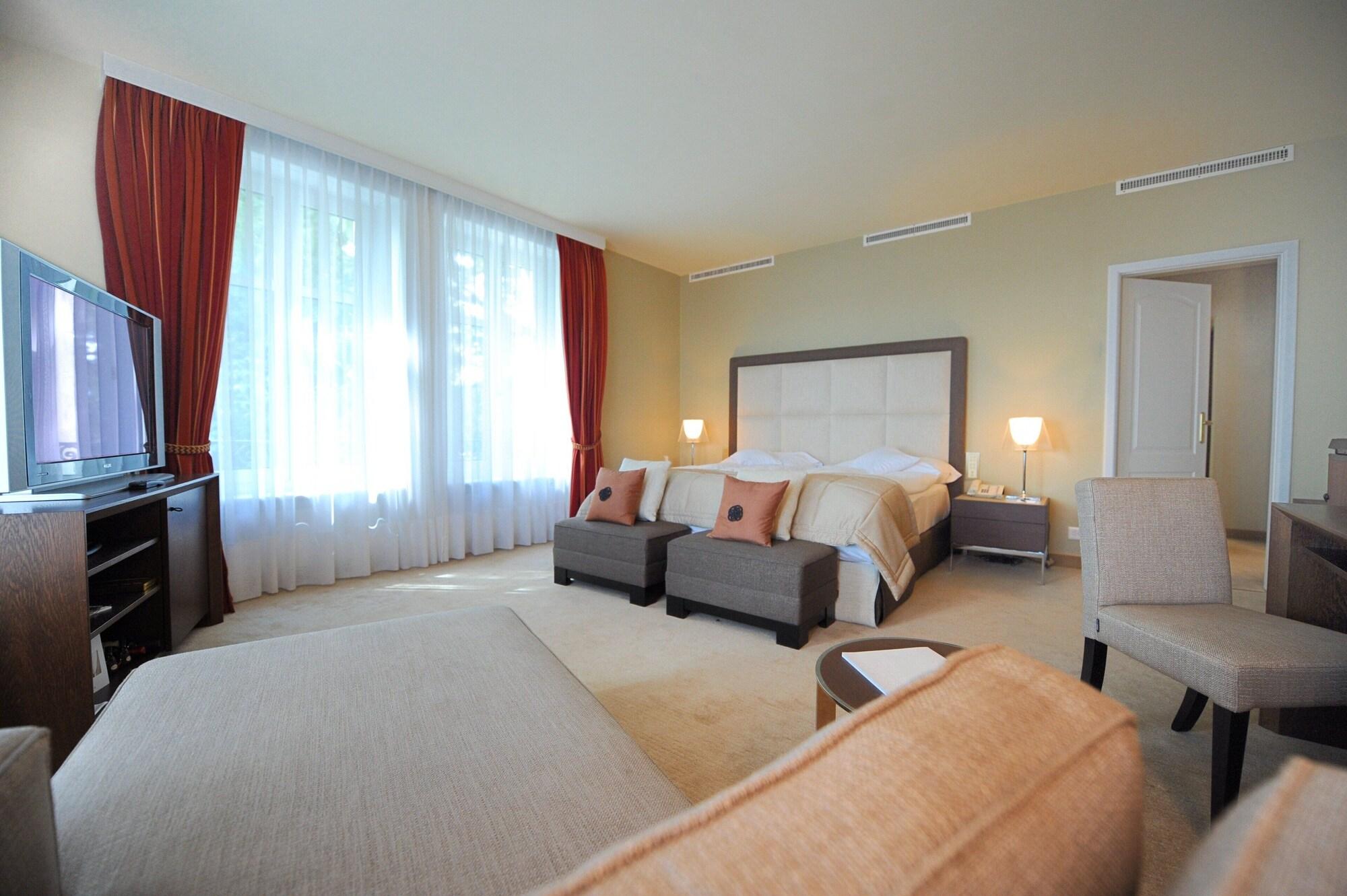 Lausanne Palace Ngoại thất bức ảnh A bedroom at the hotel